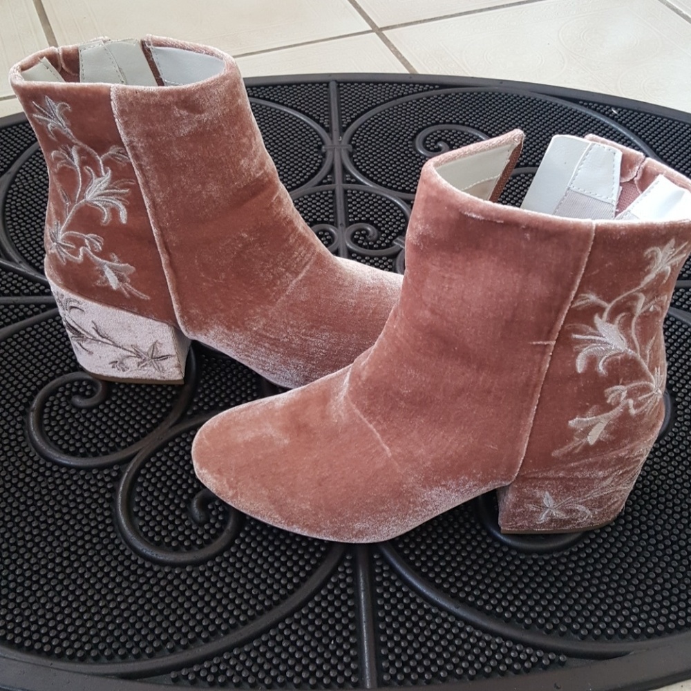 🌸Kenneth Cole Blush Boots